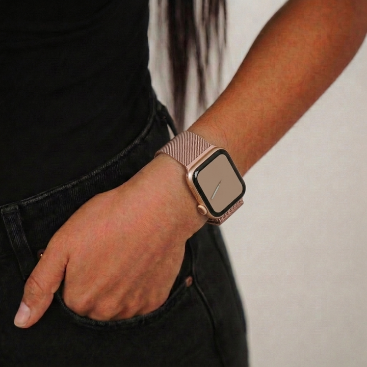 Girl wearing black and magnetic chain powder pink apple watch strap on her wrist